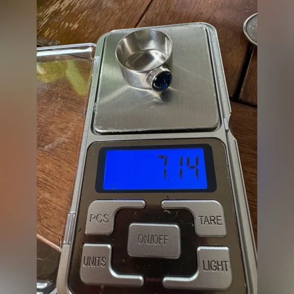 Handcrafted sterling silver and dichroic glass cabochon ring - Picture 4 of 10